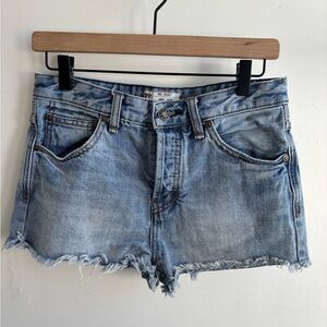 Free People Raw Edge Jean Shorts‎ 25 vacation minimalist staple distressed